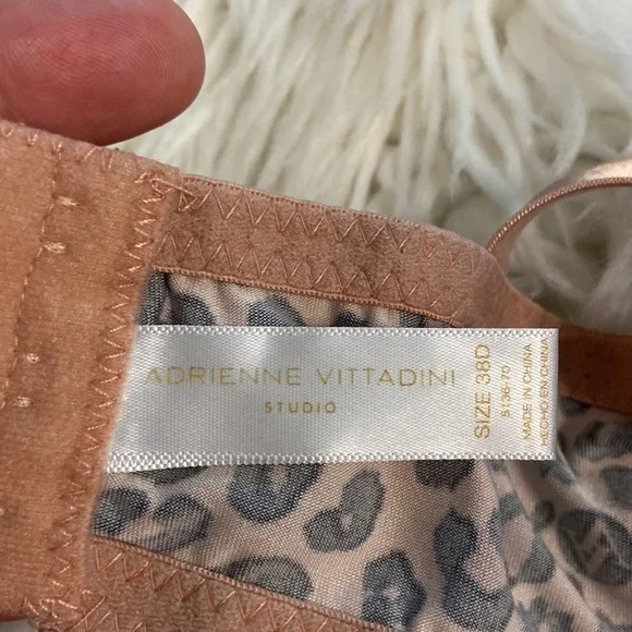 Adrianne Vittadini Bra size 38D excellent condition cheetah design - Picture 5 of 12